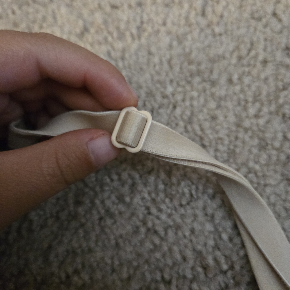 Nude colored Victoria's Secret Bra - Picture 4 of 6